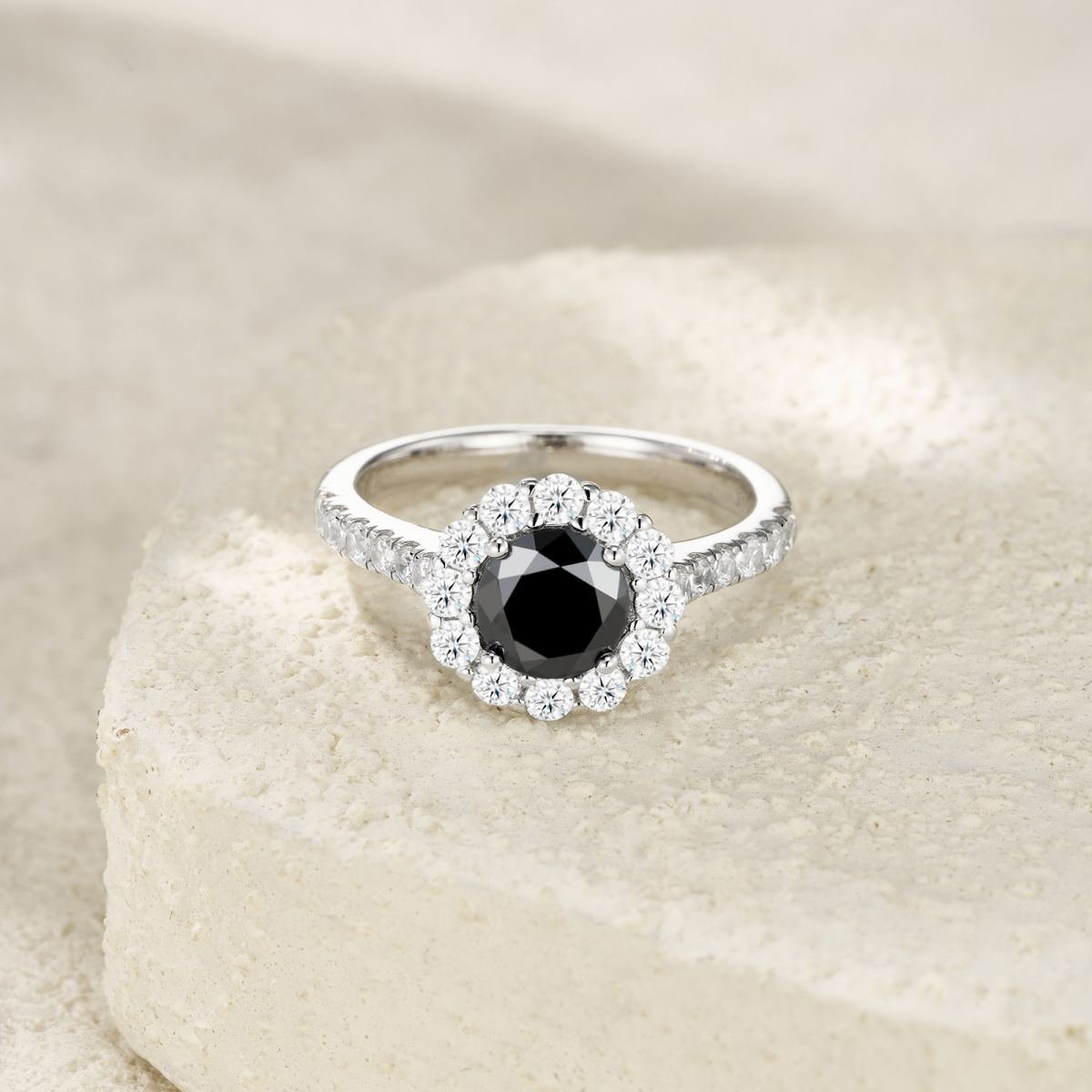 ANILLO CON ENGASTE CLUSTER 1CT