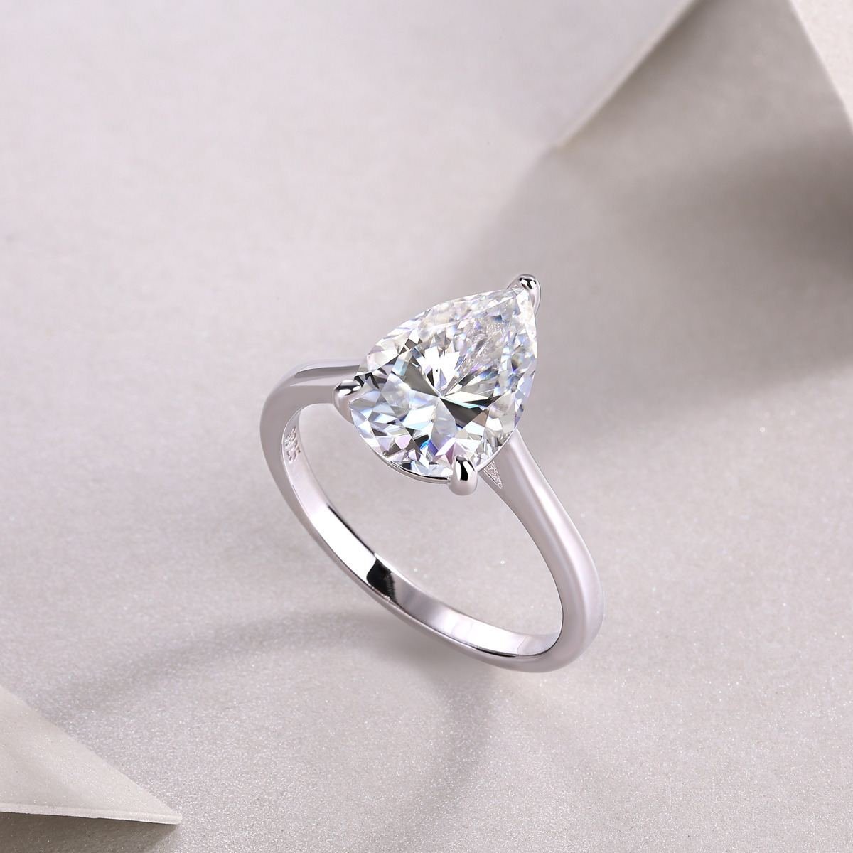 ANILLO SOLITARIO CORTE PERA