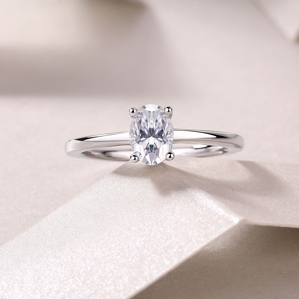 ANILLO SOLITARIO CORTE OVALDO