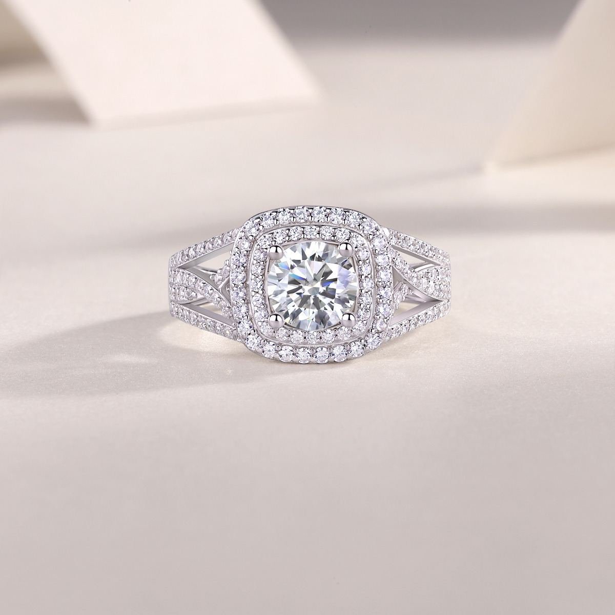 ANILLO CON ENGASTE CLUSRTER Y PAVÉ 1CT