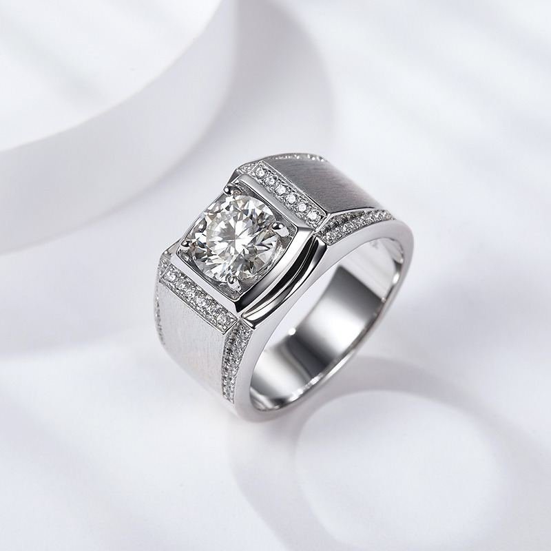 ANILLO CON ENGASTE EN GRANO Y MOISSANITA CENTRAL DE 1CT