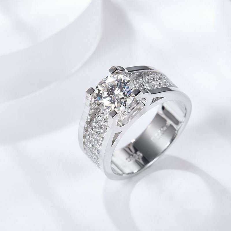 ANILLO CON ENGASTE PAVÉ Y ENGASTE A TENSIÓN