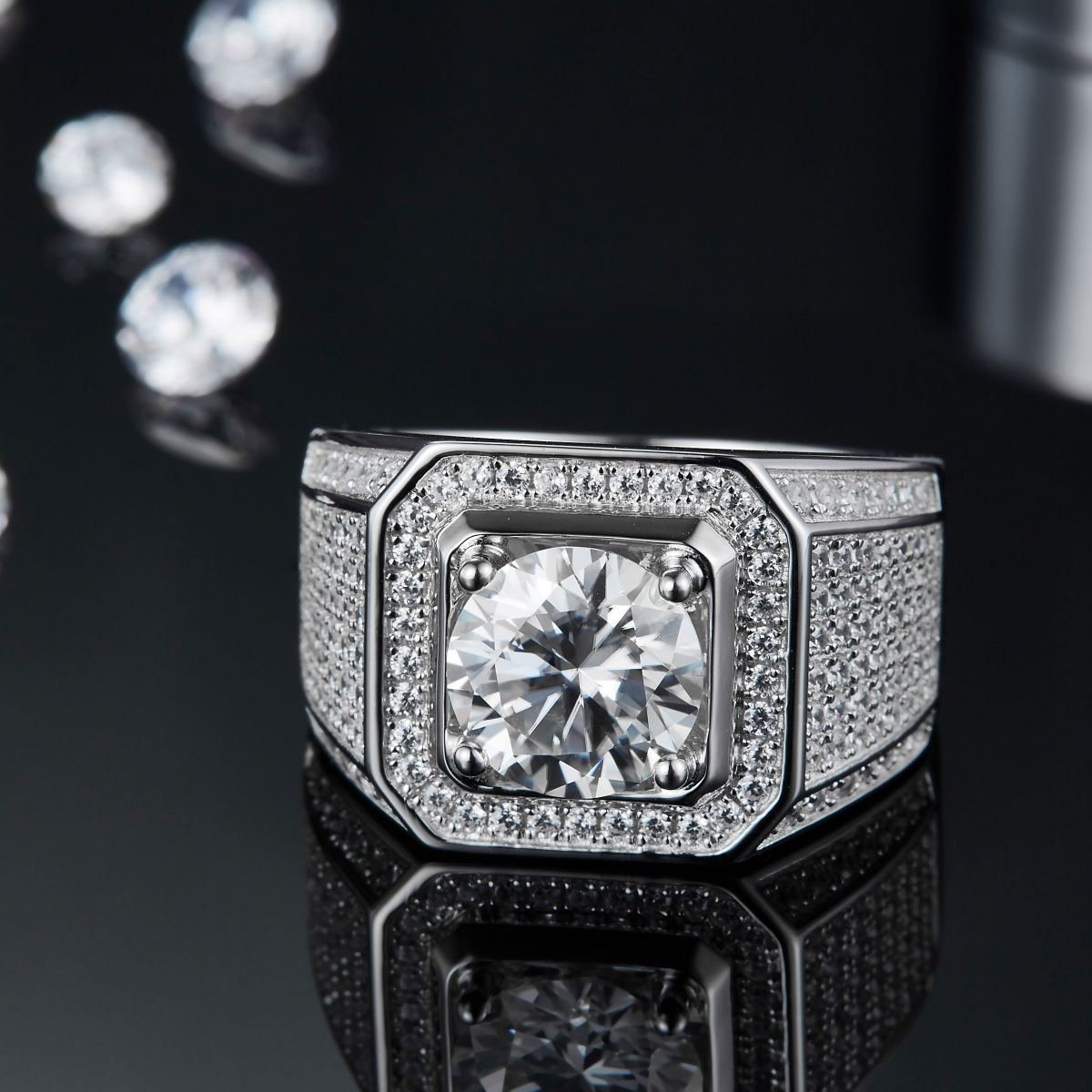 ANILLO CON ENGASTE PAVÉ Y MOISSANITA CENTRAL DE 3CT