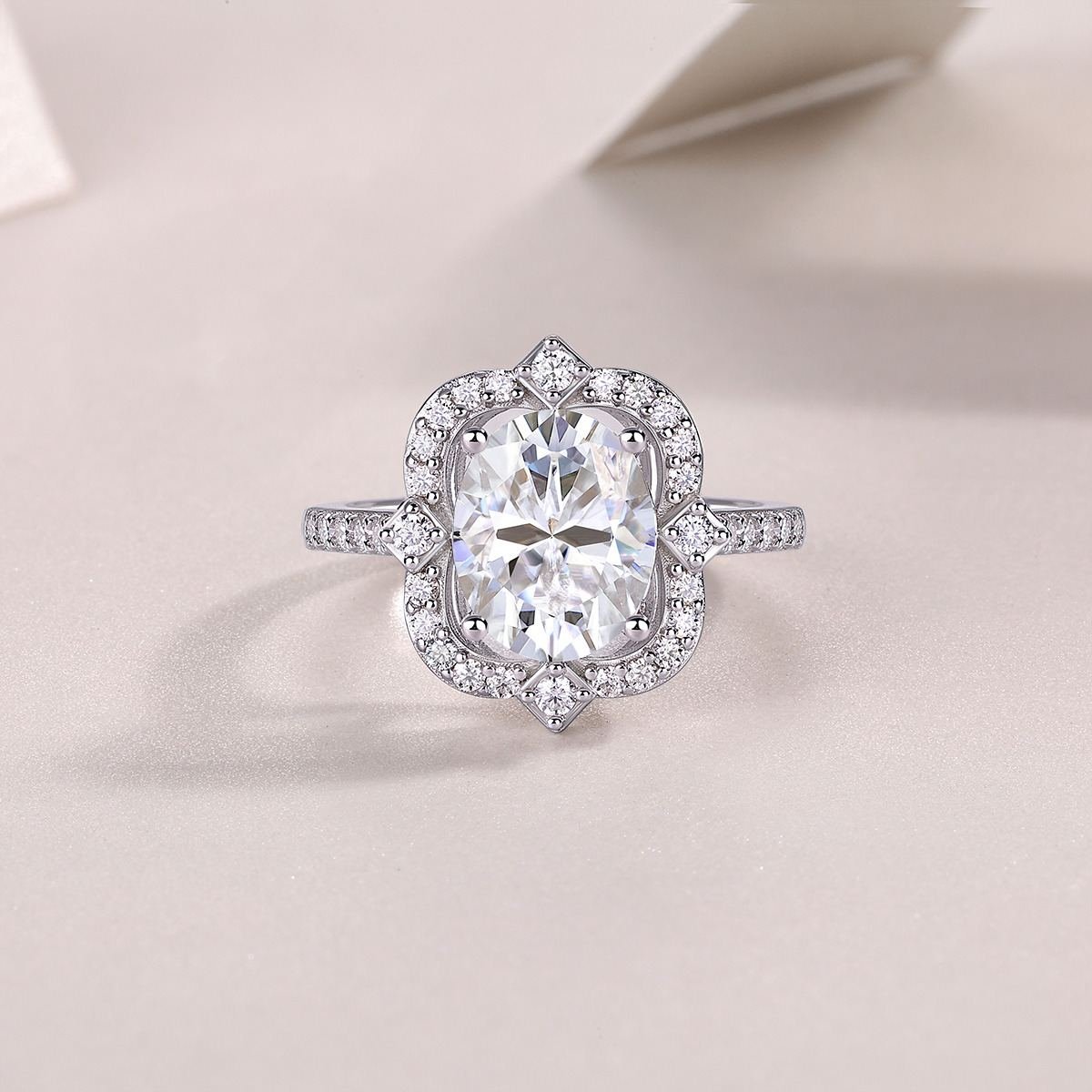 ANILLO REALEZA CORTE OVALADO